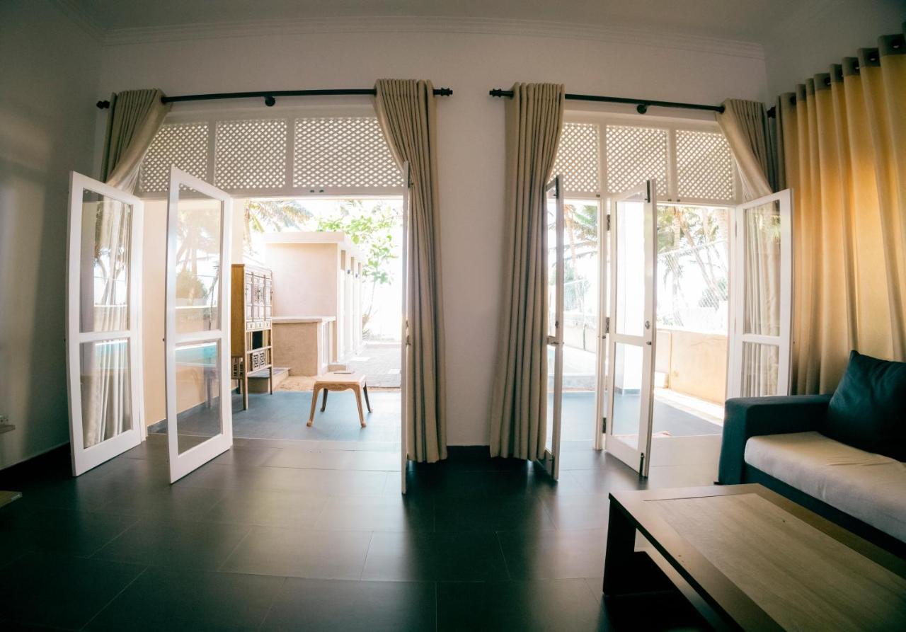Lankahuts Villa Negombo Buitenkant foto