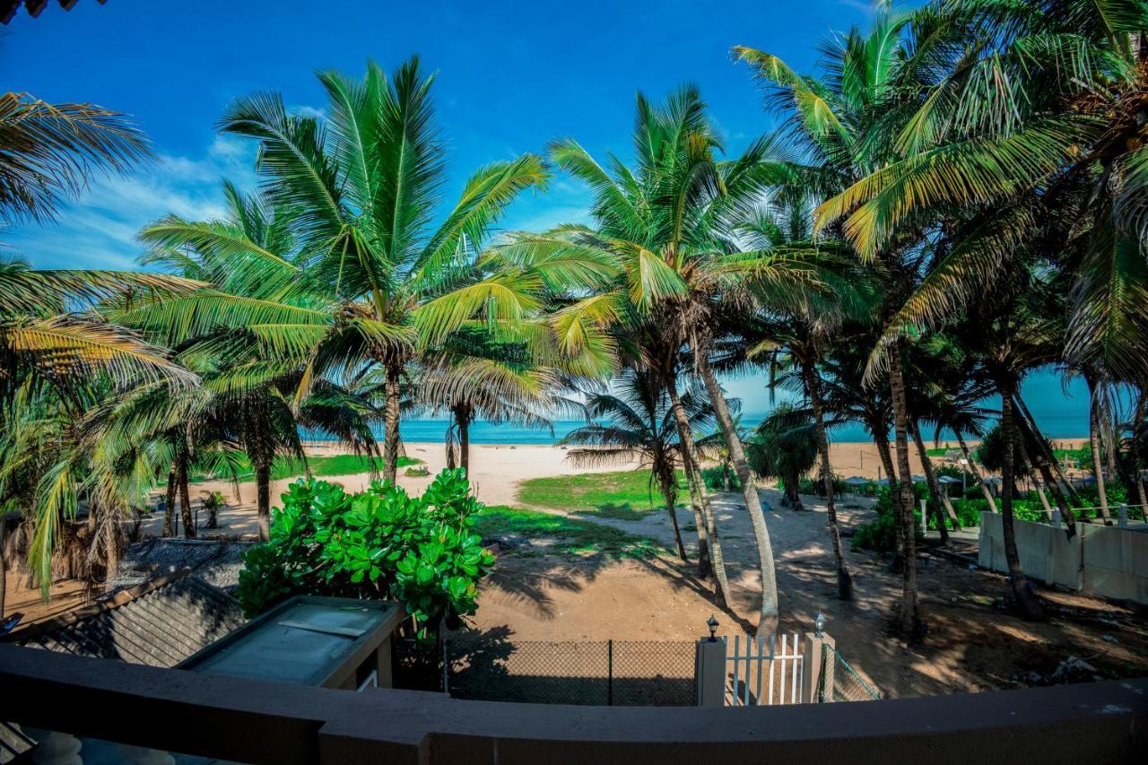 Lankahuts Villa Negombo Buitenkant foto