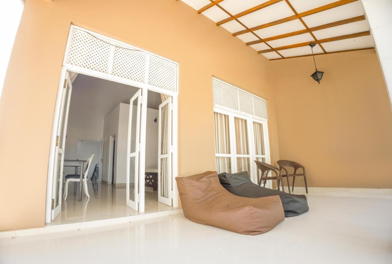 Lankahuts Villa Negombo Buitenkant foto