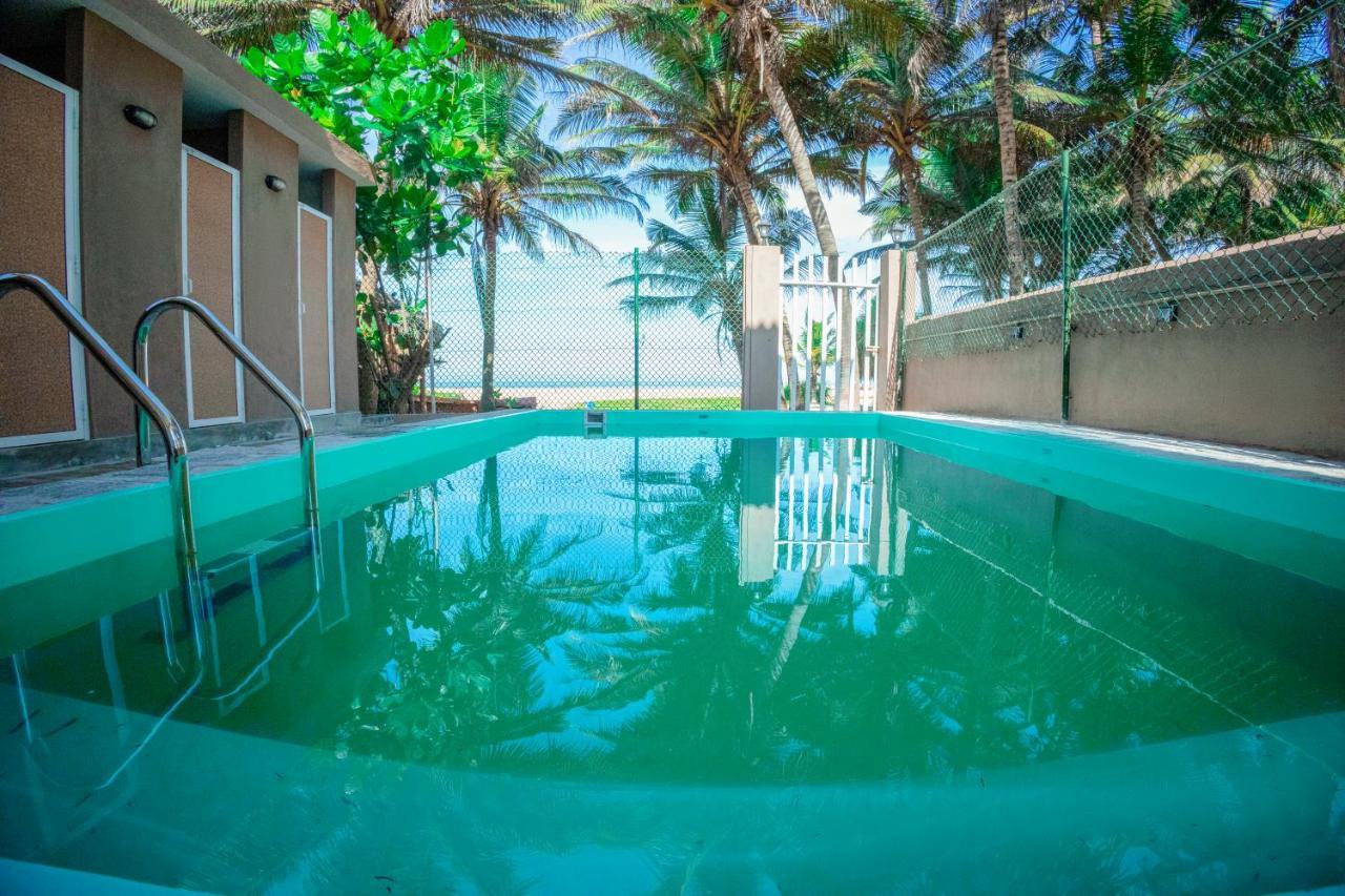 Lankahuts Villa Negombo Buitenkant foto